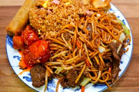 LO MEIN (SOFT NOODLE) BEEF